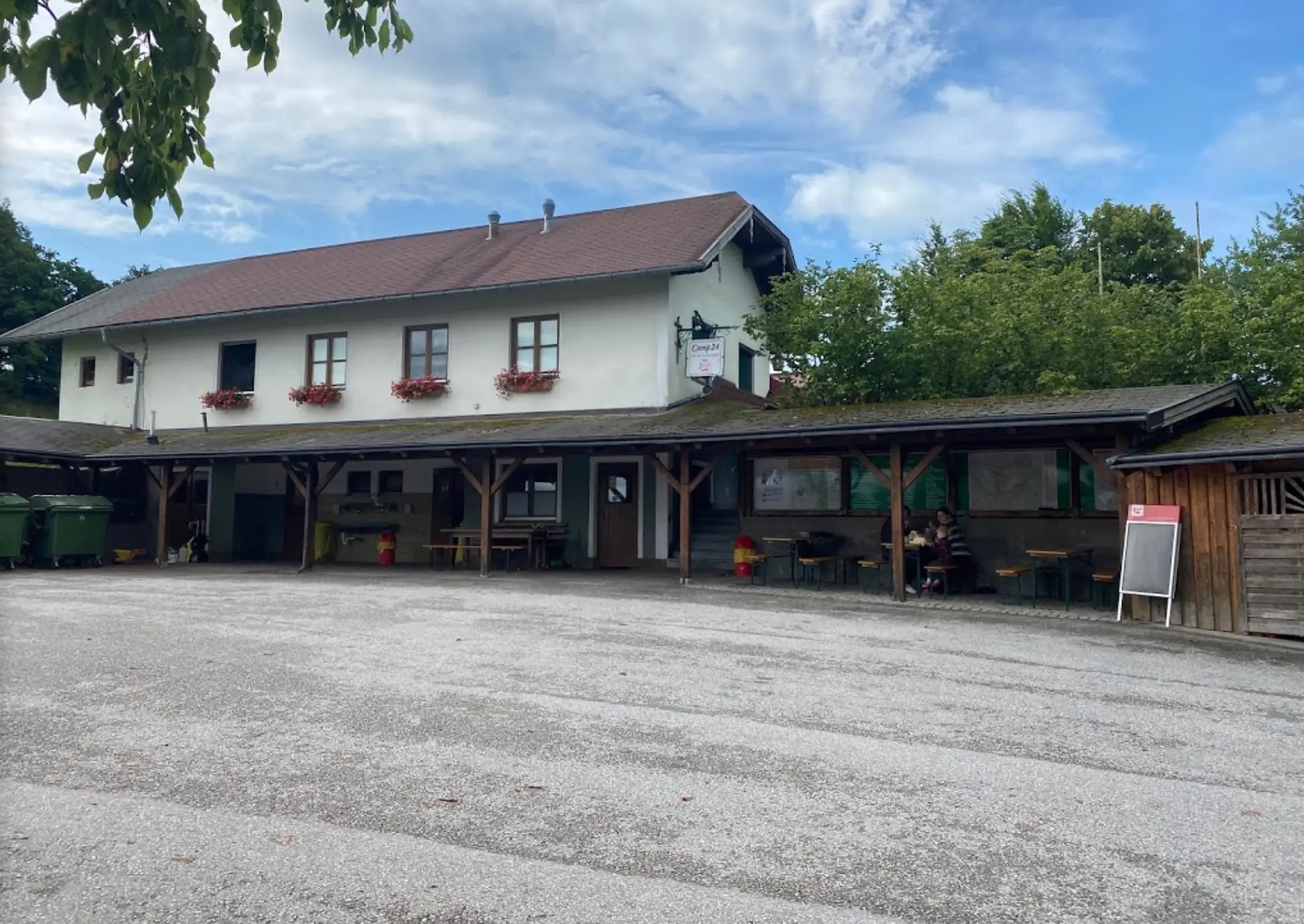 Außenbereich der Sanitäranlagen